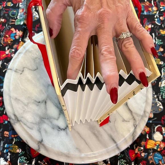 Keepsake Christmas Cards With 12 Filing Compartments & Red Ribbon Red Closure - Picture 5 of 6